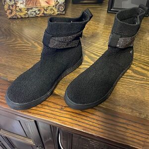 Brand new! Never worn Bernie Mev black w gun metal crystals! Super stylish!